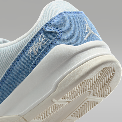 Jordan Flight Court SE Women's Shoes. Nike AT